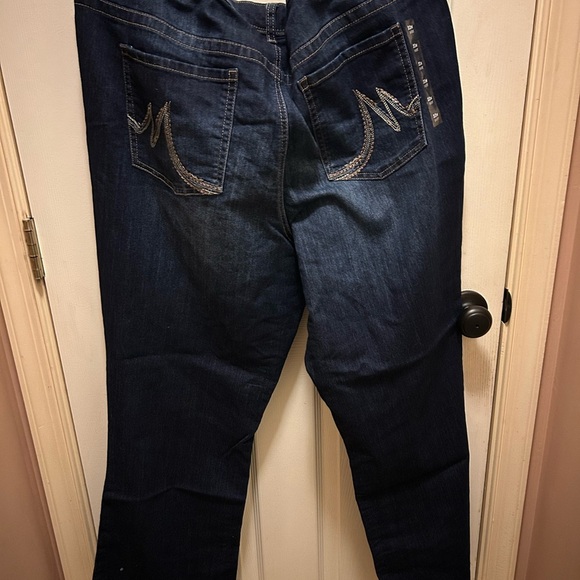 Maurice’s Woman’s Jeans Sz. 22W Short Mid Rise Slim Boot Denim Flex NWT - Picture 9 of 13